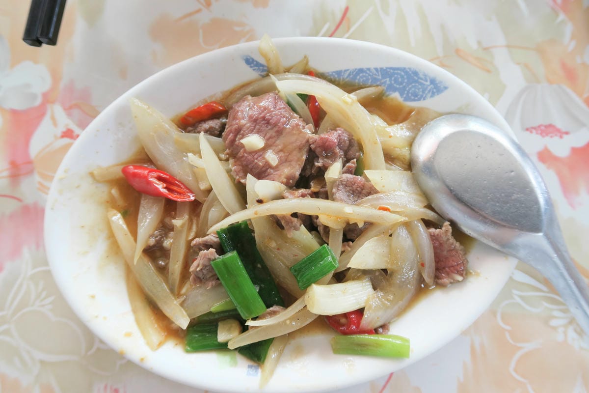 【台南｜中西區】味道完全不同？原來牛肉湯要加這一匙！永樂市場