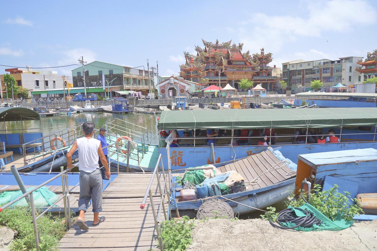 【台南|七股】不只看鹽山!250元就能體驗搭竹筏遊潟湖+登無 【台南|七股】不只看鹽山!250元就能體驗搭竹筏遊潟湖+登無