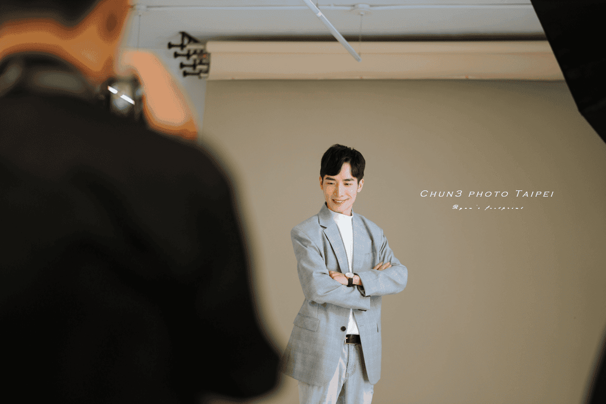 春山相館形象照.png 春山相館形象照.png