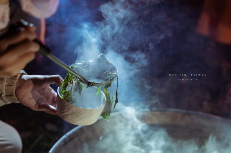 【花蓮｜萬榮】在長桌的彼端，成為暫時的家人：走進支亞干的餐桌劇場《愛的囚徒》- 阿改玩生活 活動介紹. 接駁車資訊. 早鳥票優惠