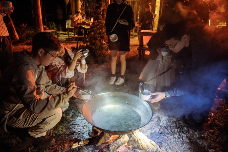 【花蓮｜萬榮】在長桌的彼端，成為暫時的家人：走進支亞干的餐桌劇場《愛的囚徒》- 阿改玩生活 活動介紹. 接駁車資訊. 早鳥票優惠