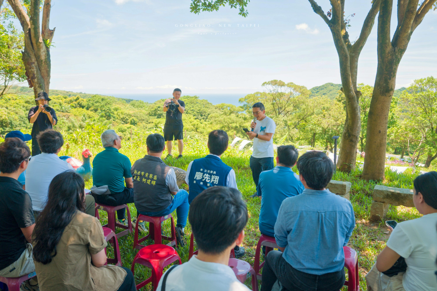 【新北｜貢寮】水梯田上的 T 恤森林：2026 貢寮水 T 藝術節完整攻略｜雞母嶺. 全興造船廠雙展區. 裝置藝術. 活動介紹